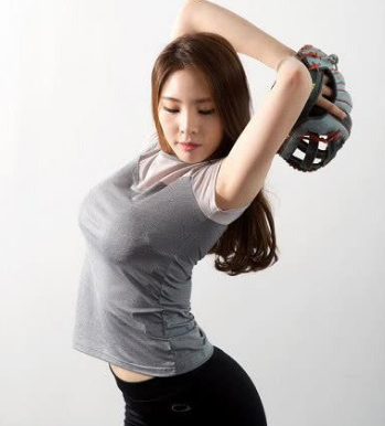 这位叫做金宥利的年青女星在家中服用毒药而自尽,她究竟是经历了怎么