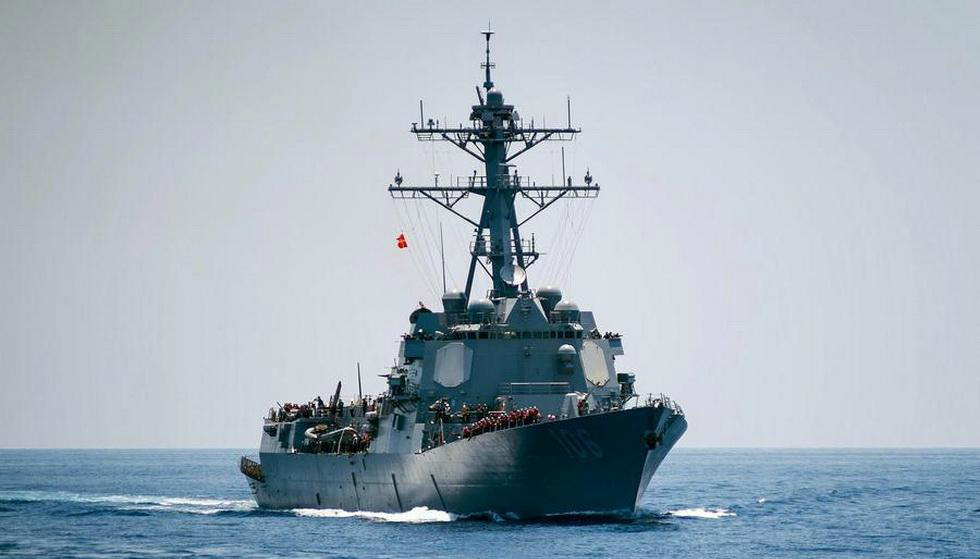 美军舰船仍在南海折腾,旗舰蓝岭号阴雨中驶离上海