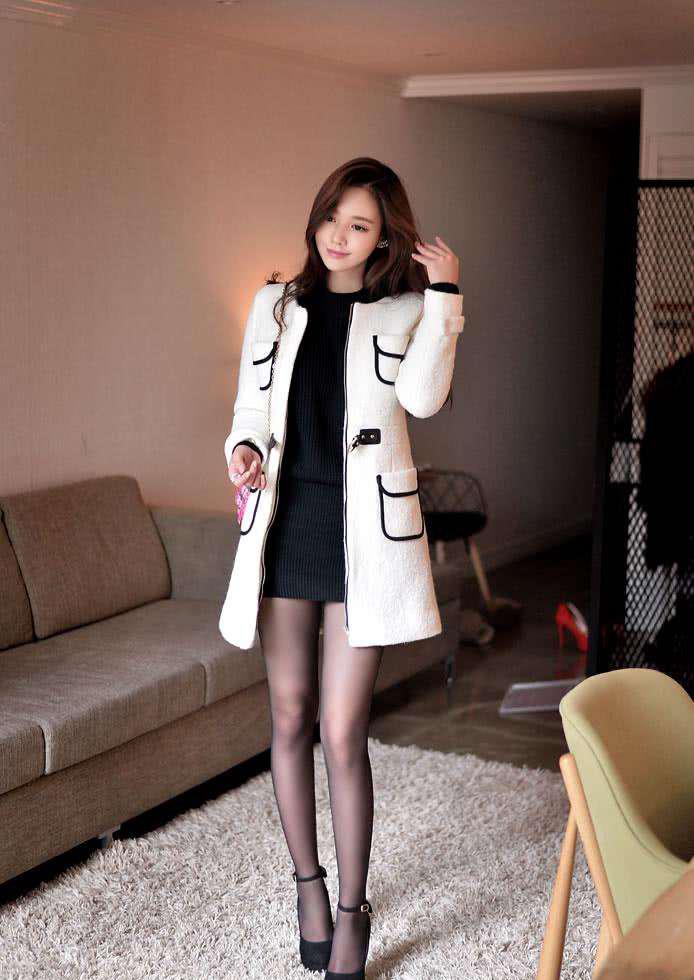 丝袜美女: 黑丝搭配美腿, 尽显女神身材