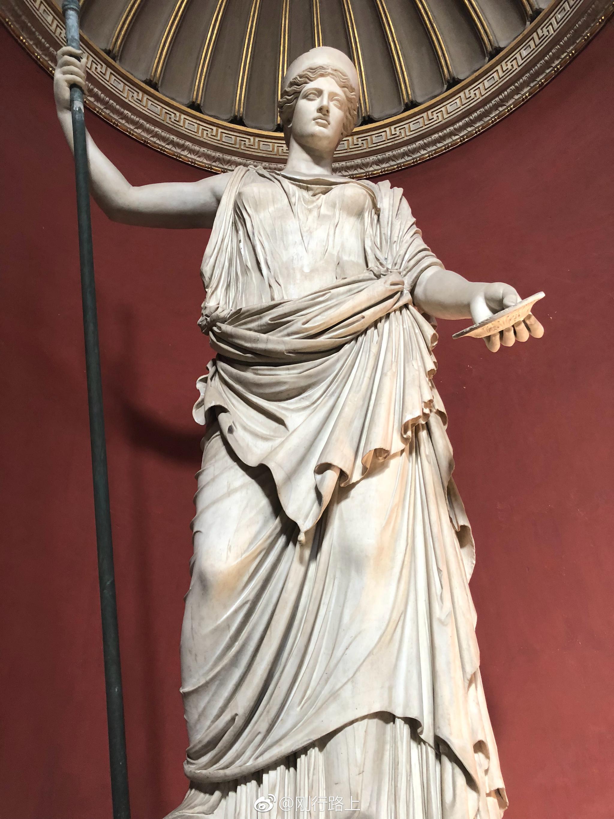 梵蒂冈博物馆里馆藏着世界级的雕塑绘画艺术作品