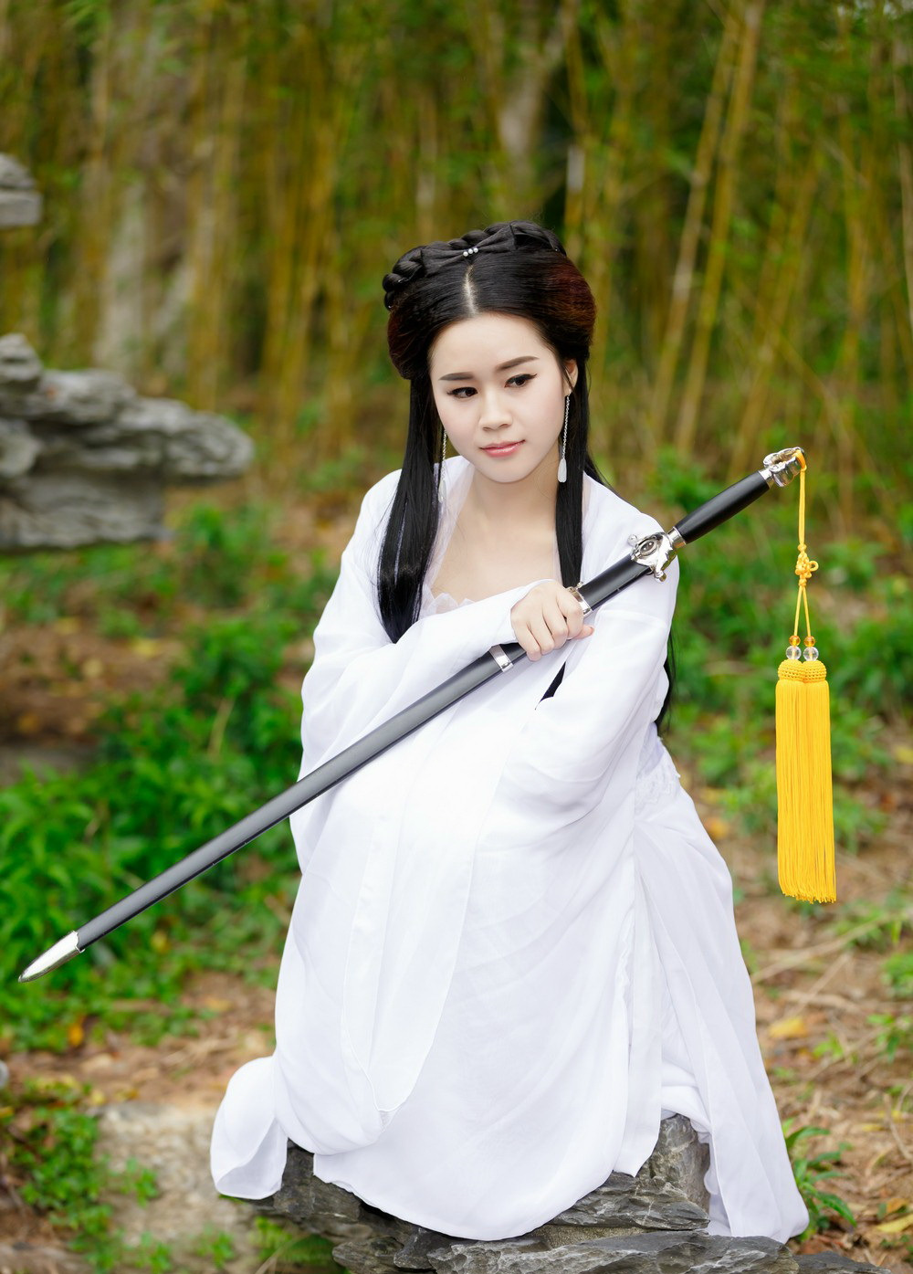 一个仗剑走天涯的美丽白衣女侠