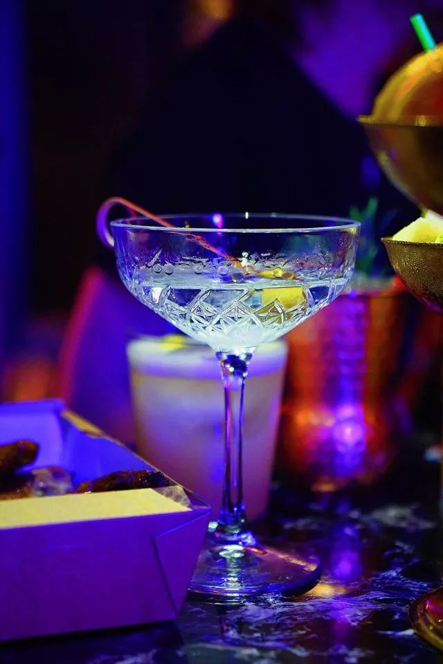 中山路再现抖音最火隐藏门酒吧,这里有你想要