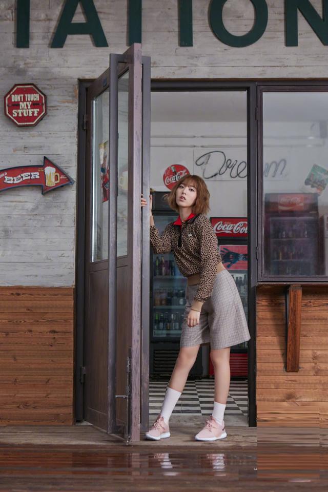 刘人语写真美照 轻松驾驭多种风格 气质有范 时尚感爆棚