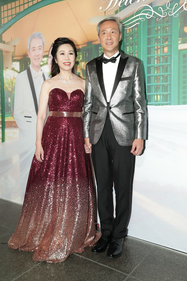 tvb老戏骨陈荣峻迎娶吴香伦,四代同堂出席婚礼