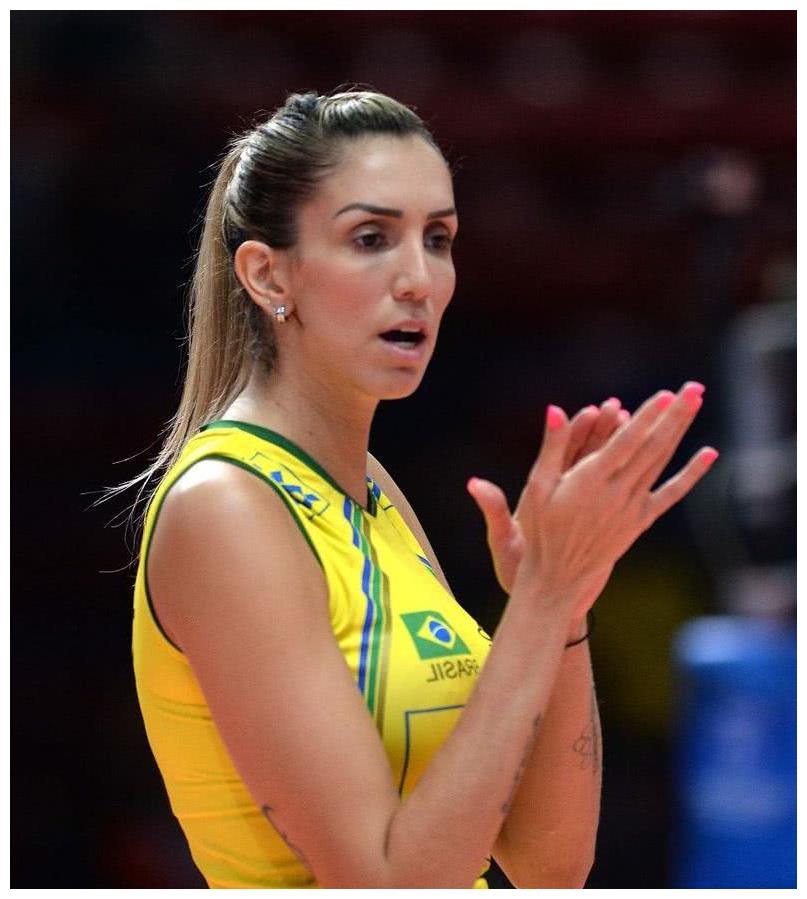 巴西女排1-3不敌美国伤愈塔伊萨改打接应反轮在四号位还下球了