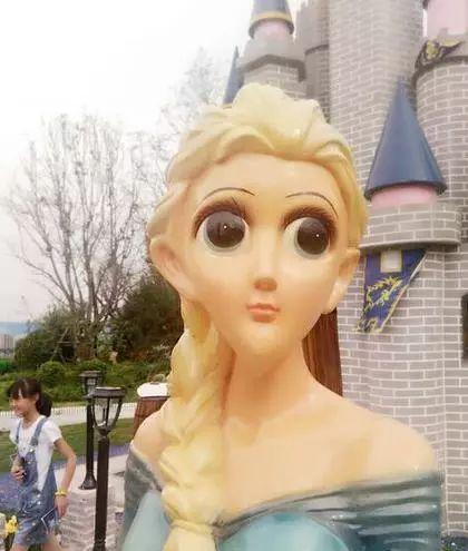 朋友五一出去玩,被山寨人偶给刺激了|迪士尼|山寨|人偶_新浪新闻