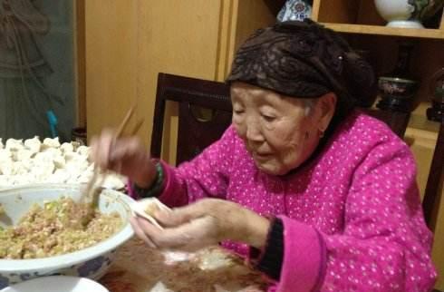 只需一个小细节,家里包出的饺子皮不坏还美味|饺子|饺子皮|包饺子_新浪新闻