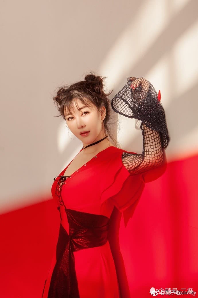 据了解,刘子璇毕业于中央戏剧学院,还是一名模特,出演过电影《三言两