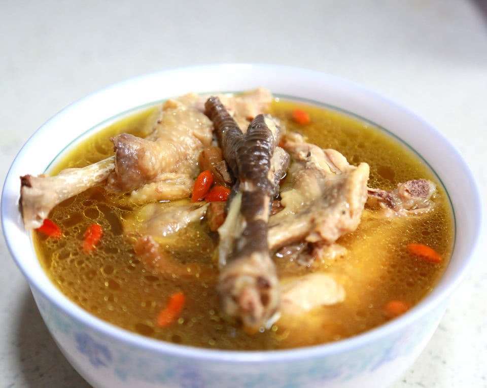 这款汤简单易做 营养又美味的党参鸡汤煲