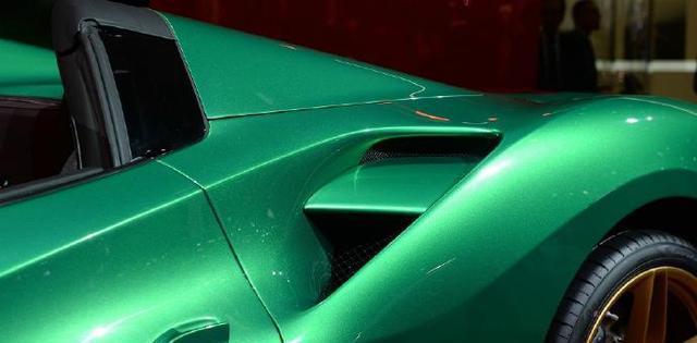 又见宝强绿,原谅色法拉利488 spider好看吗?