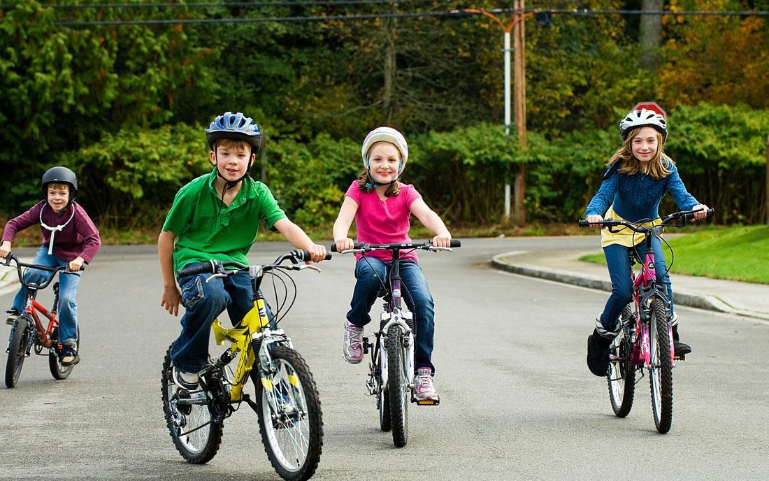 孩子放学后是该先写作业呢还是先玩呢?