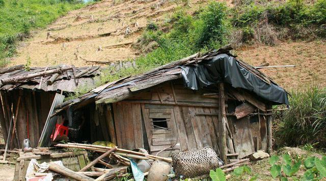 极其简陋的房子,看着让人心酸.