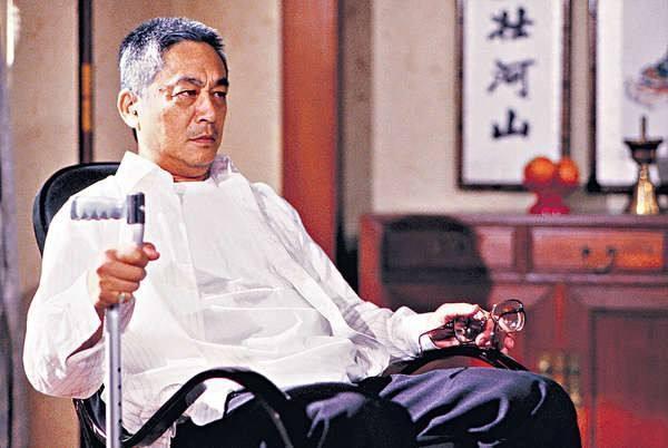 在tvb经典电视剧《大时代》中,曾江饰演了探长龙成邦.