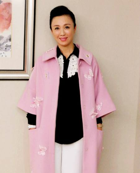 70年代著名演员傅艺伟现状53岁的她真实素颜