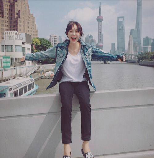 她叫姜妍,与宋丹丹母女相称,不仅身材好有颜值还会做饭