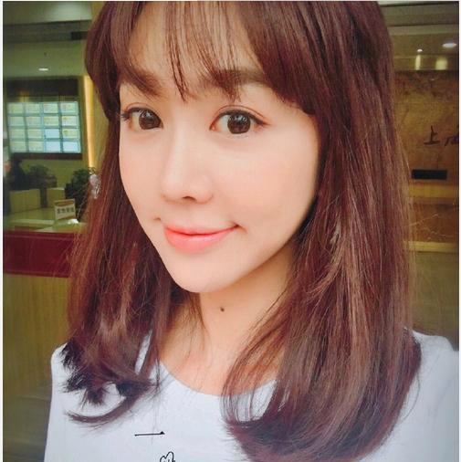 她叫姜妍,与宋丹丹母女相称,不仅身材好有颜值还会做饭