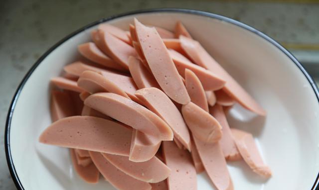 小学生爱吃的家常菜之黄瓜火腿肠!