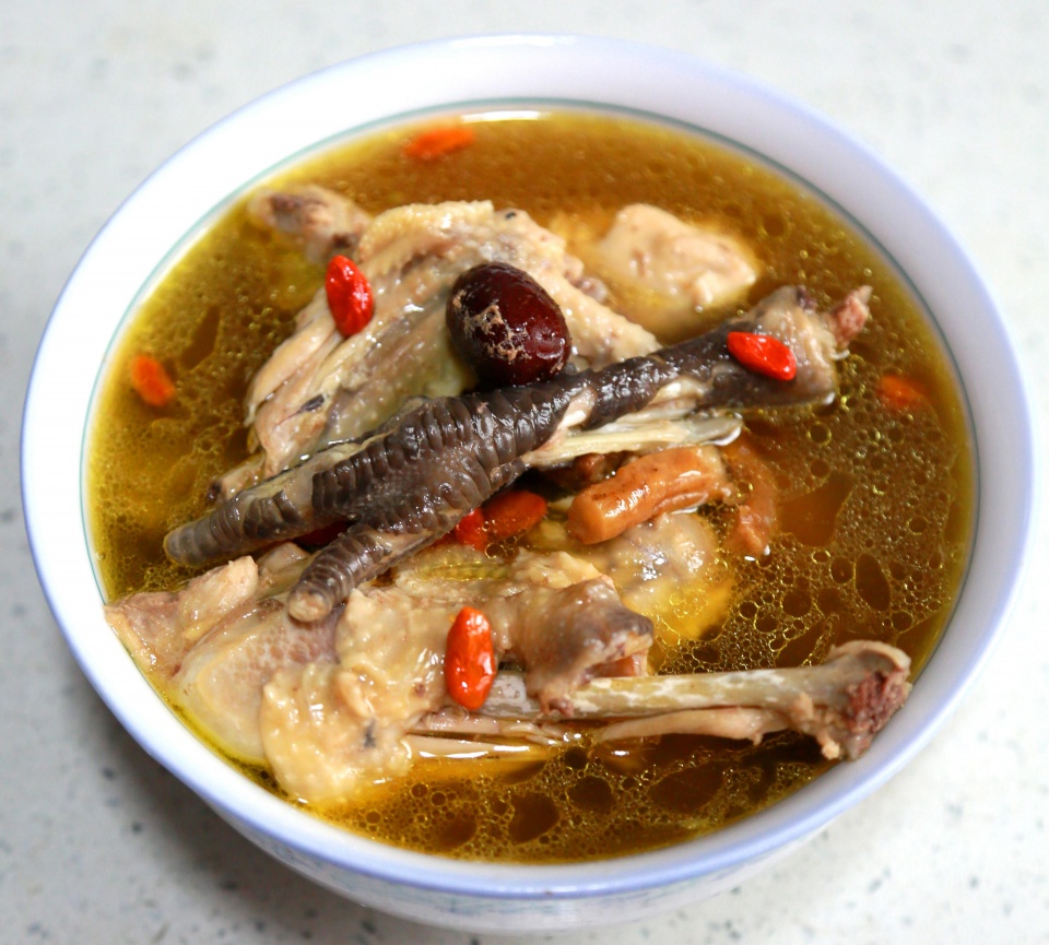 这款汤简单易做 营养又美味的党参鸡汤煲