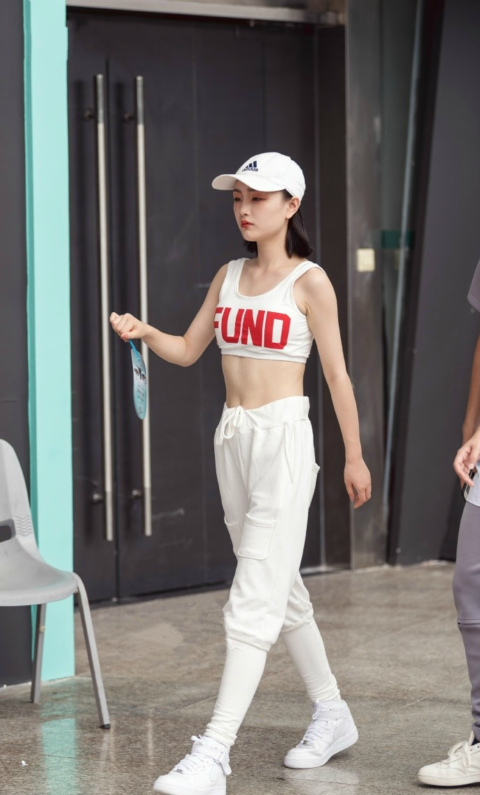 看到图四美女的马甲线我相信|马甲线|美女|小姐姐_新浪新闻