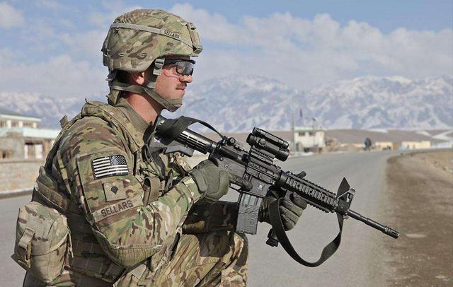 为什么美国大兵还要自己掏腰包买武器装备呢?