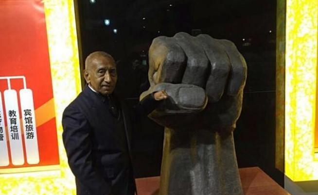 清末他父亲被拐卖至南洋, 后来他成国家总理