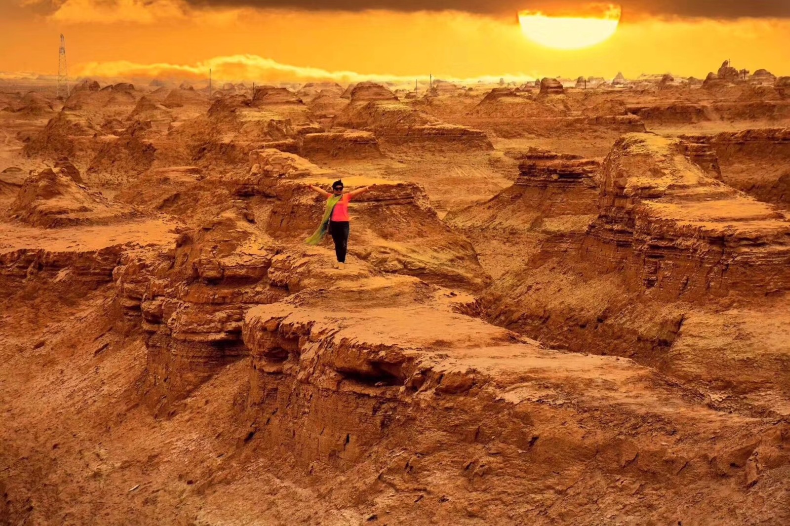 青海南八仙亚丹魔鬼城日落