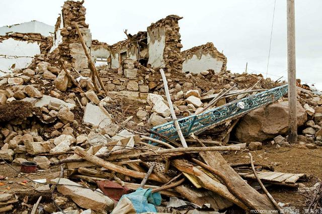 历史上最破坏最大的一次地震波及97个县近百万人罹难