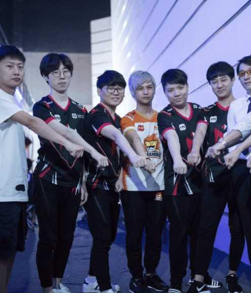 LPL选手身高科普,原来xiye不是最矮的