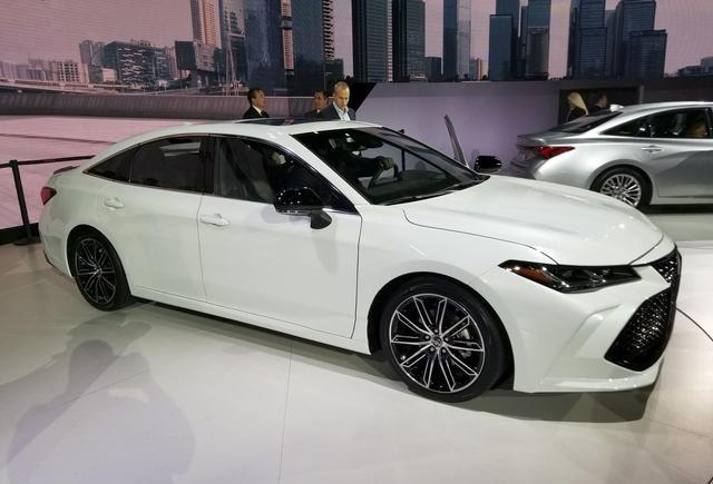 丰田全新亚洲龙实车首发,比凯美瑞嘴更大更激进,皇冠或将停产