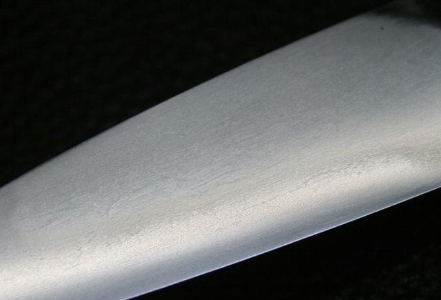 原幸治班轮锁折刀 它采用日本剑tahahagane钢滴点式刀刃手工制作