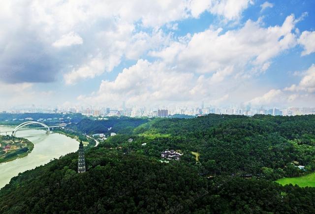 青秀山,青木成山绿城,是南宁的别称.