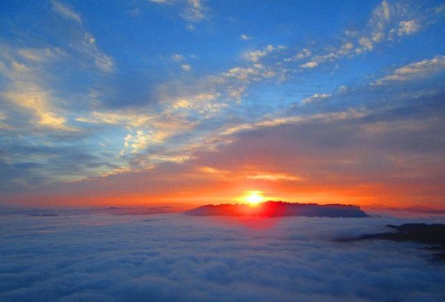 见过这样壮观的日出云海吗99的成都人说没有