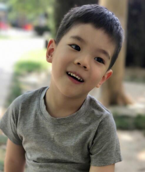 嗯哼大王剪短头发变寸头,和爸爸一样喜欢当兵|爸爸|短发|嗯哼大王