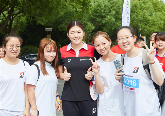 叶诗文近况,蓄起长发变身大美女,为早日从清华毕业每晚忙到深夜