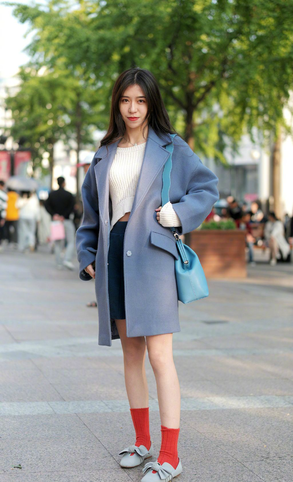 街拍,小姐姐温柔可爱的搭配,时尚有活力,你喜欢吗