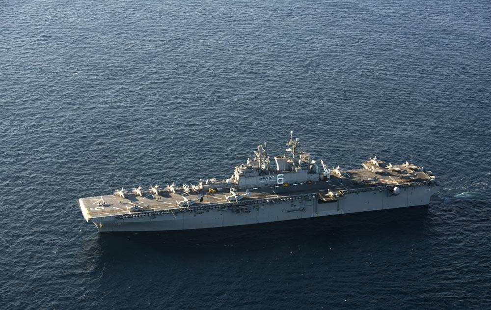 搭载最先进战机和直升机 , 战力远超航母|两栖攻击舰|航母|战机_新浪