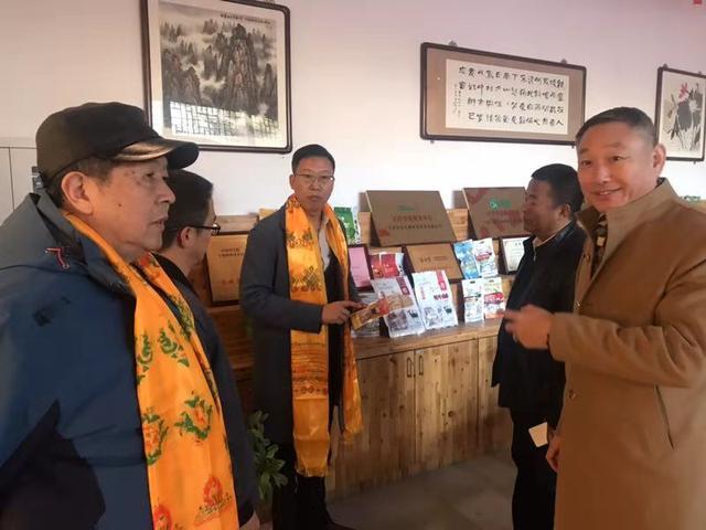 爱心连两地:甘肃迭部县卡坝小学校长来津答谢天津市老年俱乐部