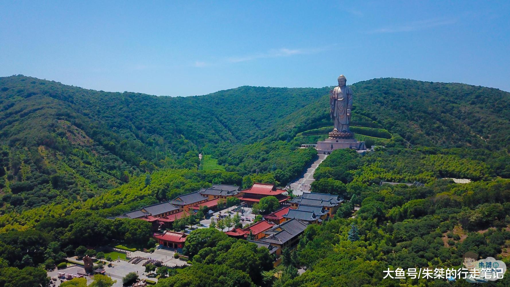 在原佛教协会会长赵朴初老先生的鼎力支持下,灵山大佛由设计上海