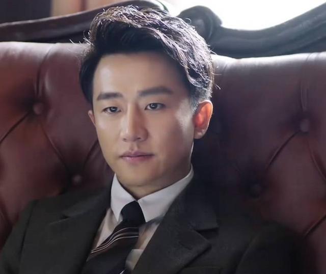 耶律麒气冲冲的回到军管会,见谁都没有好脸色!