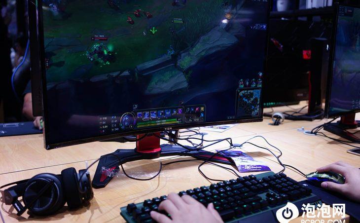 体验超爽游戏体验 铁幕电竞显示器亮相ChinaJ