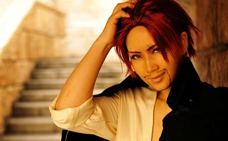 香克斯.海贼王cosplay,艾斯拖着的是路飞?