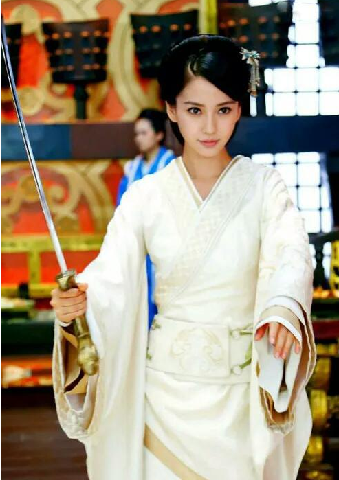 娱乐圈演员执剑照,易烊千玺霸气,胡歌潇洒,杨颖亮了!