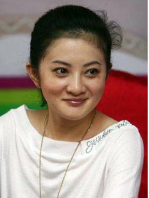 金铭,1980年出生,这应该是大家最熟悉的琼瑶剧小演员了,好像是演琼瑶