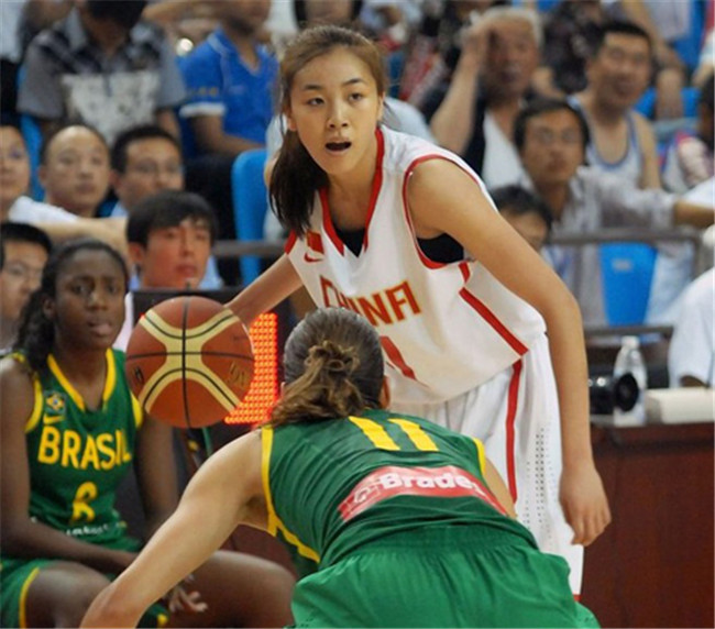 她是中国女篮第一女神 曾多次为国征战 如今年仅28岁却已伤病连连