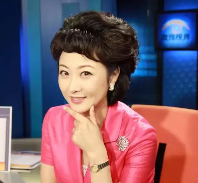 曾是央视名的嘴主播,妻子大闹节目现场,如今早已风光不再!