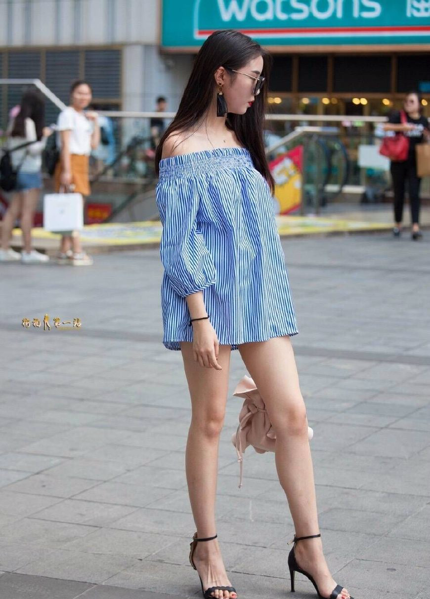 大长腿街拍高跟美女