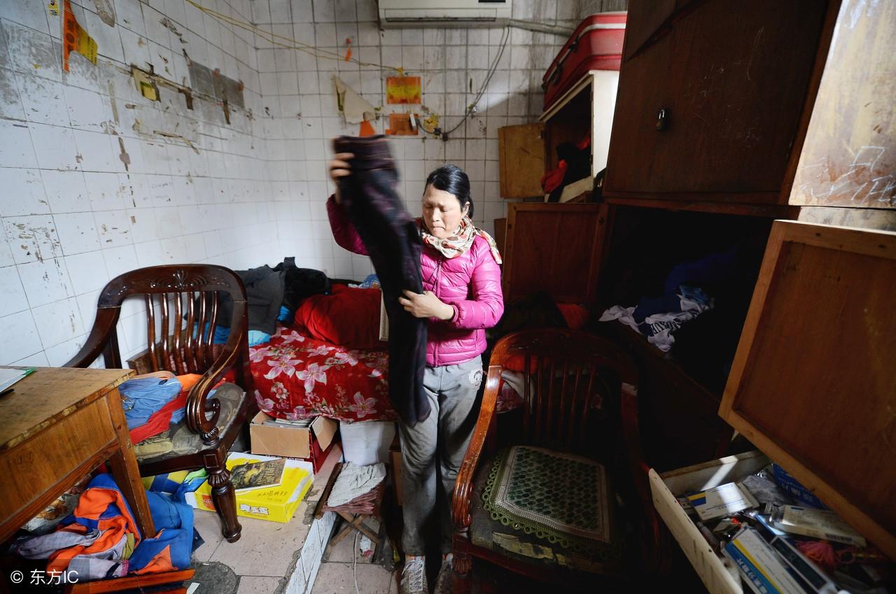 尽管生活拮据,但是夫妻俩对生活充满着希望,女儿在校学习不错,而且三