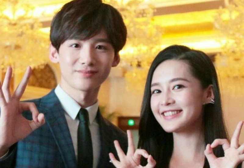 白敬亭的亲密照,图一很尴尬,图四配一脸,最后一张才是真爱