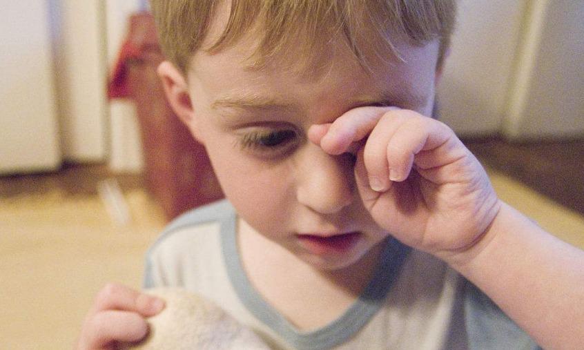 有异物迷了眼睛出不来,去哪了,不会跑进大脑了吧