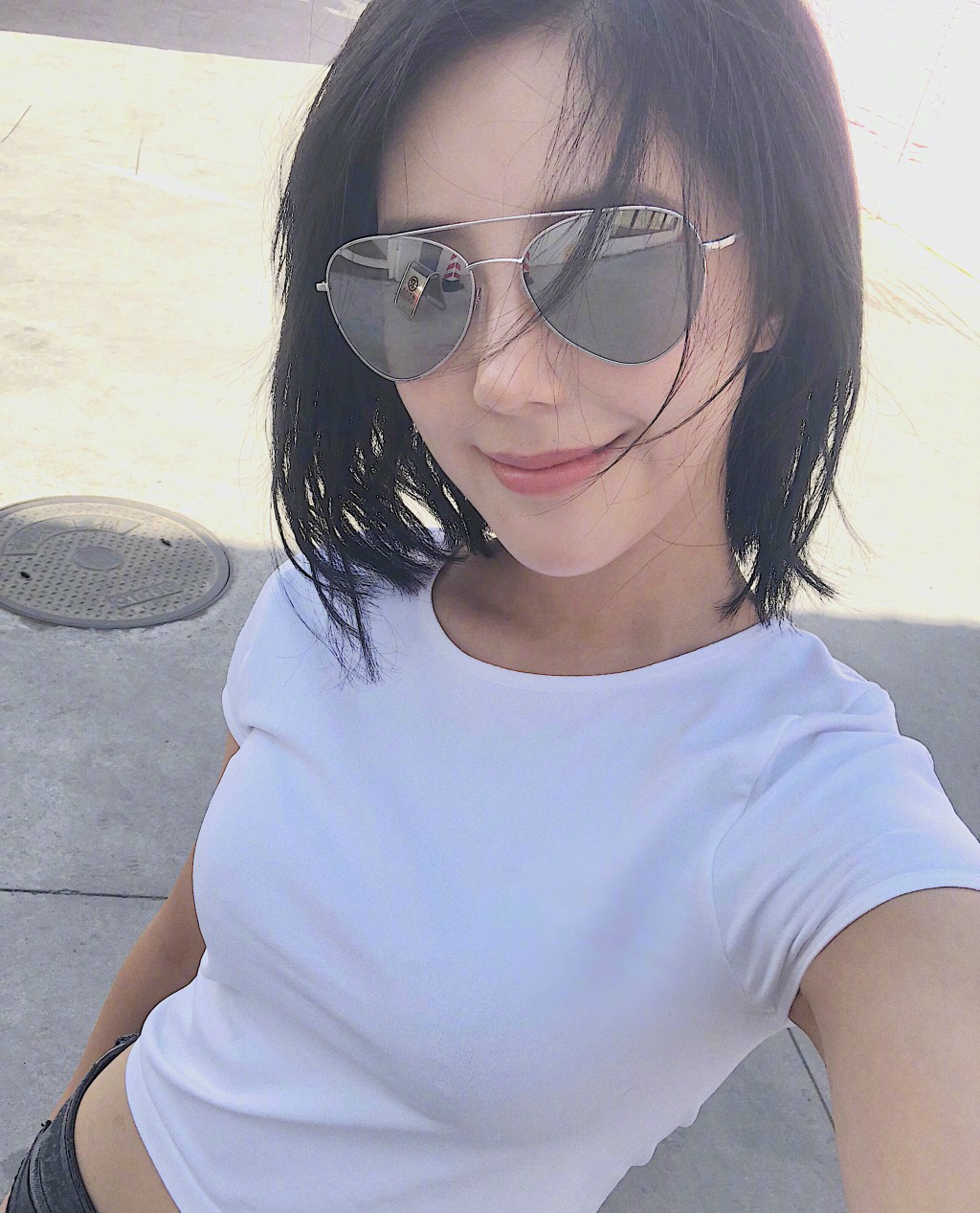 赵奕欢晒自拍,容颜精致,妩媚动人